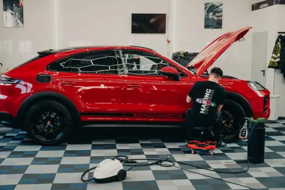 Porsche Cayenne Coupé z przyciemnionymi szybami